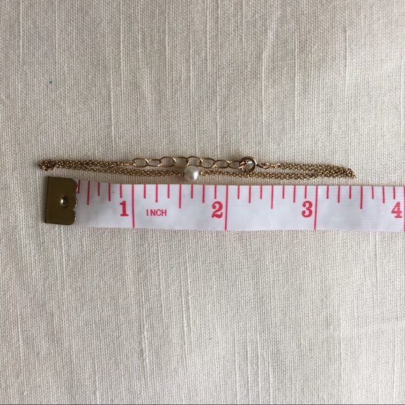 ✨FREE ADD ON ITEM✨ Gold + Pearl Bracelet - Picture 3 of 4